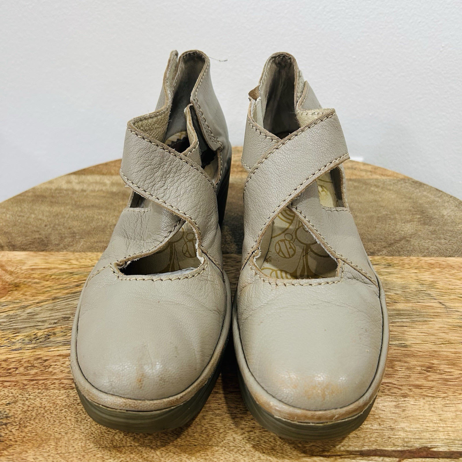 FLY LONDON Yogo Crossover Wedge Pumps 9.5 EU 40 Taupe Beige Walking Comfort