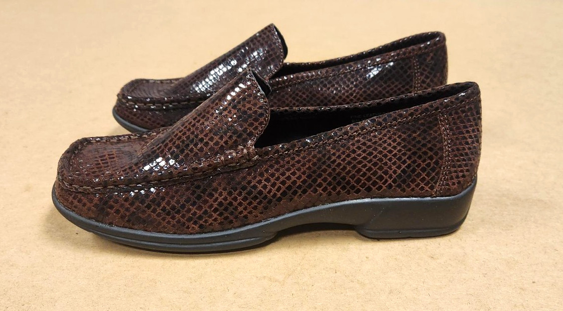 Glacee Star Women’s Snakeskin Pattern Leather Loafers Brown ~ US Size 7M