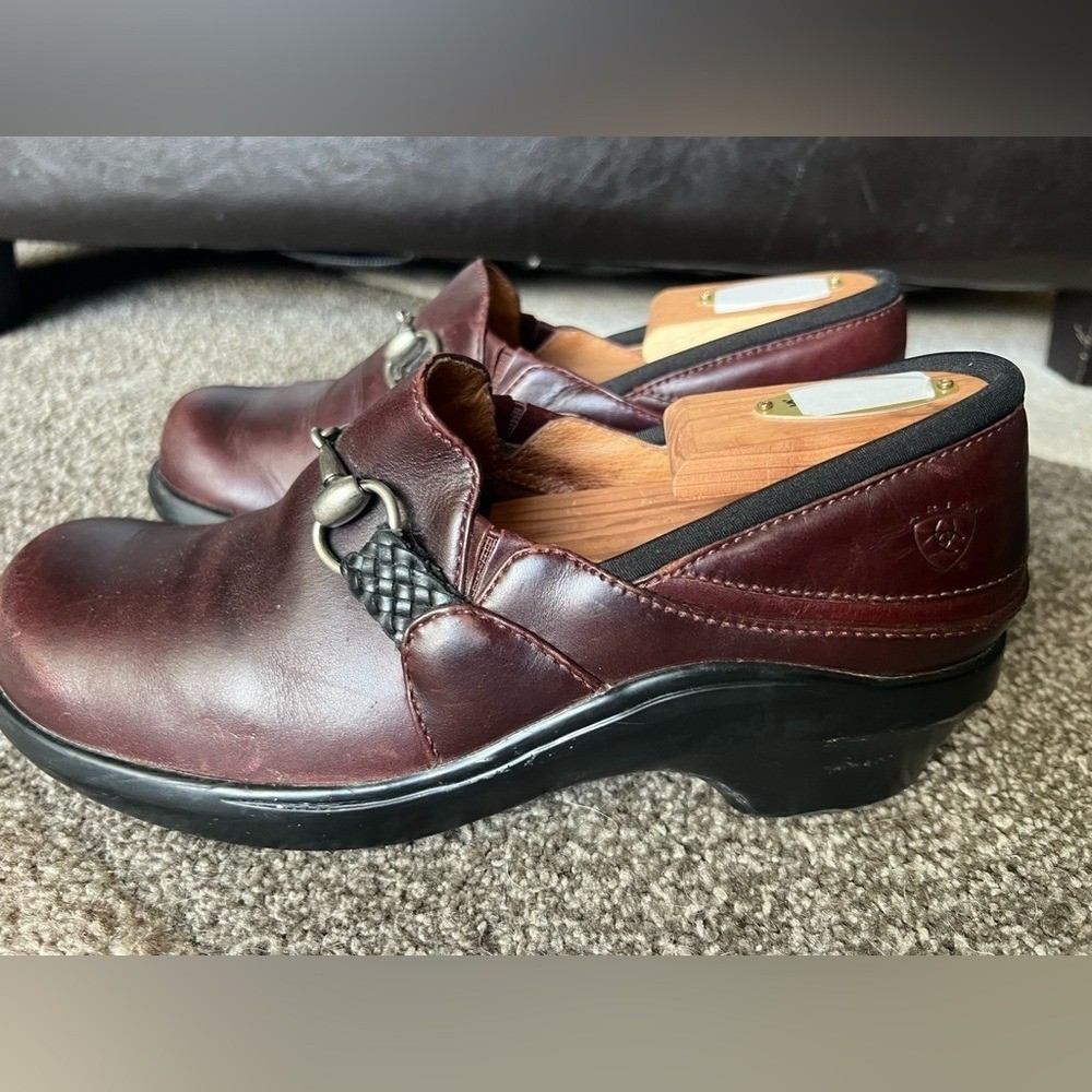 ARIAT 100% Leather Del Mar Slip On Clogs w/Horse Bit Detail – 7.5