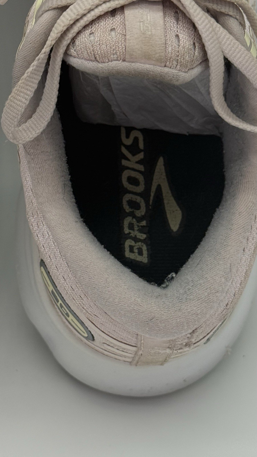 Brooks Glycerin GTS 20 Womens Sz 10.5 B Light Pink Running Shoes Sneakers -Read