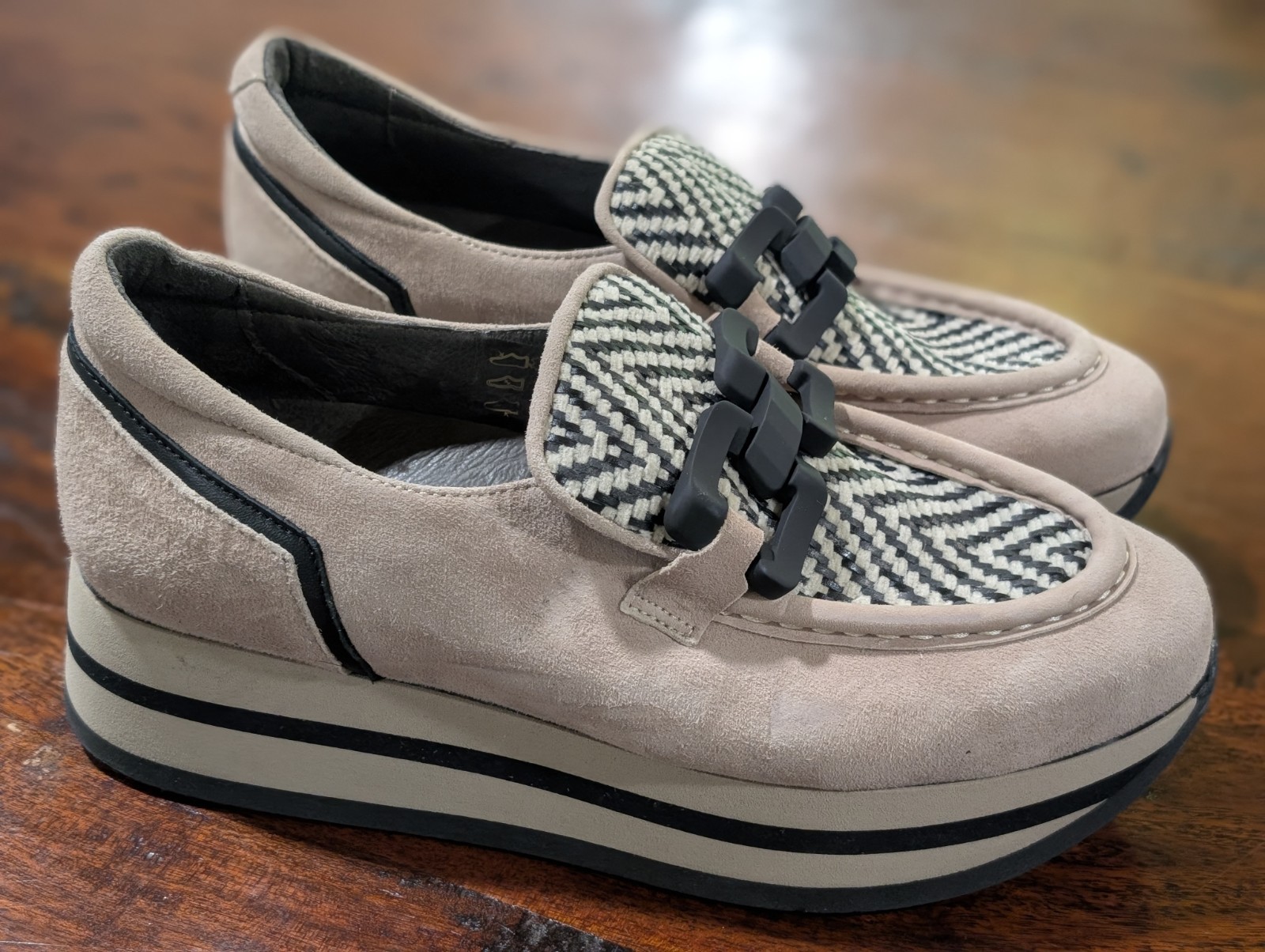 Softwaves Celine Sahara Platform Loafers Chain Detail 38.5 $280 Excellent 8.5