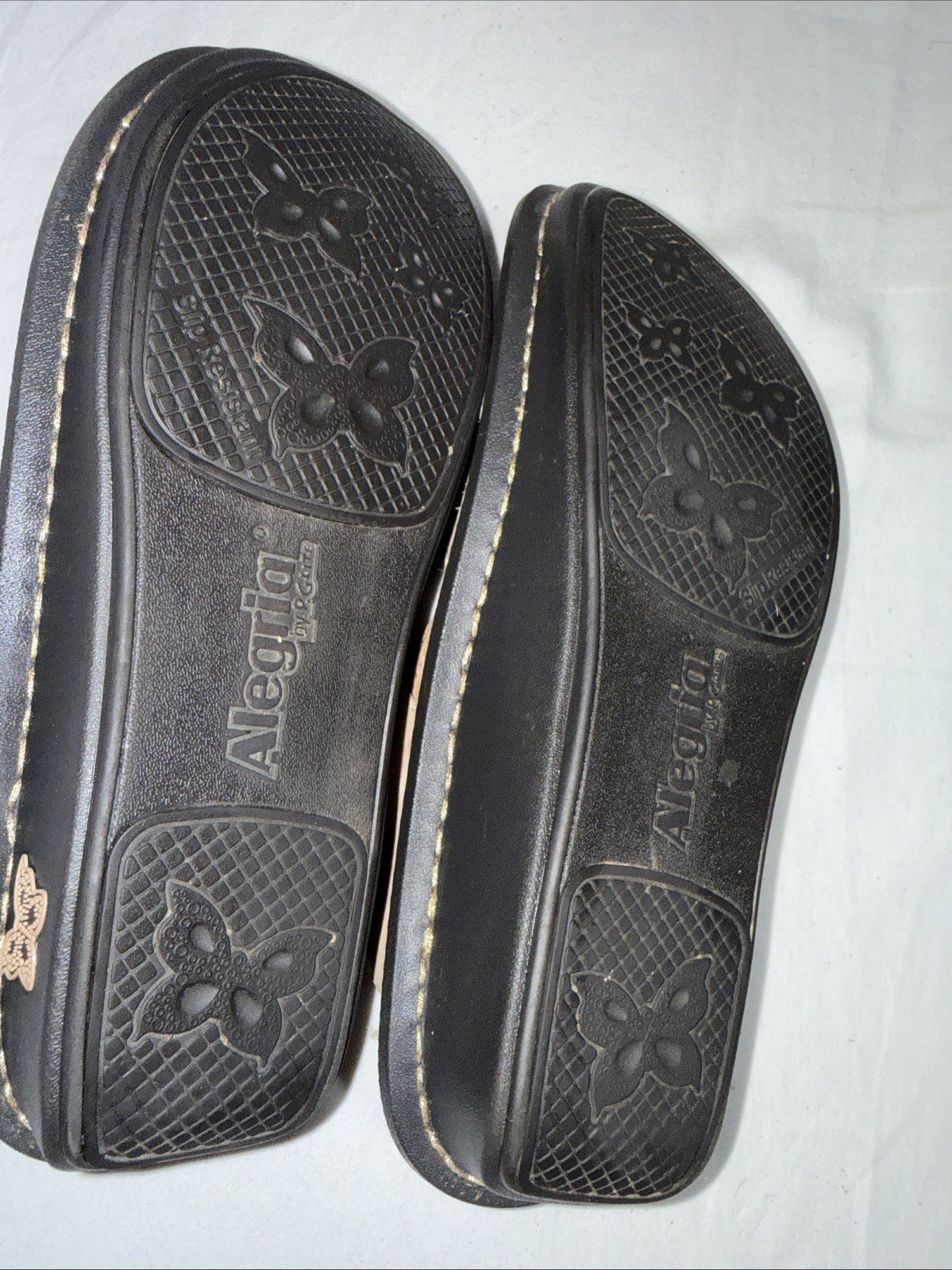 Alegria Classic Women’s Clogs Sz 7 (37) Tan/ Beige Laser Cut Floral Slides EUC