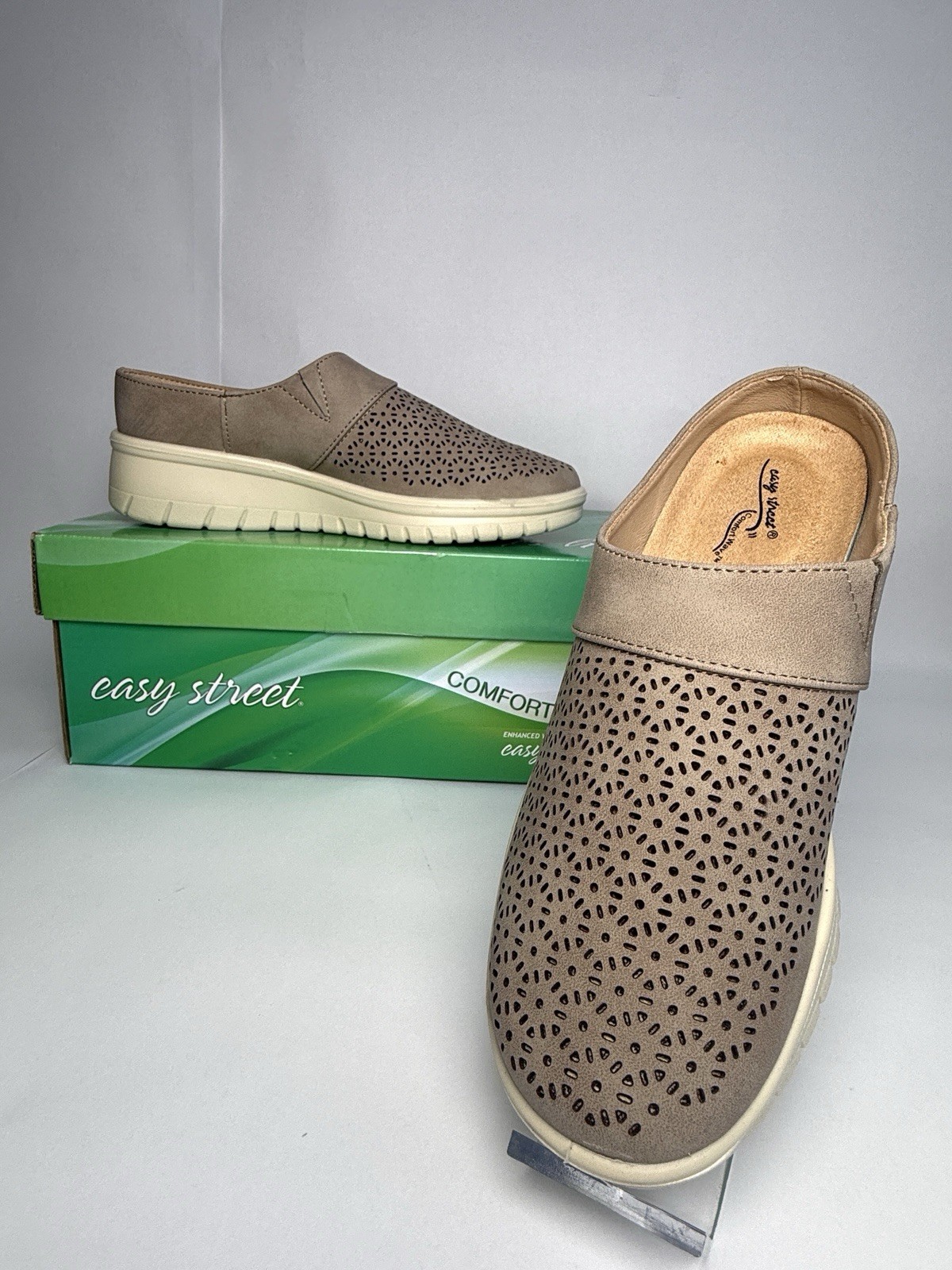 Easy Street Aretha Women’s Slip On Shoes Natural Size 5 Comfort New