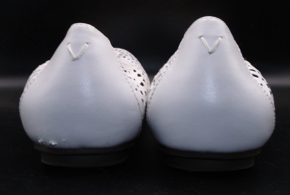 Vionic Shoes Women’s 6 Robyn Perf NPA Leather Ballet Flat Slip On White