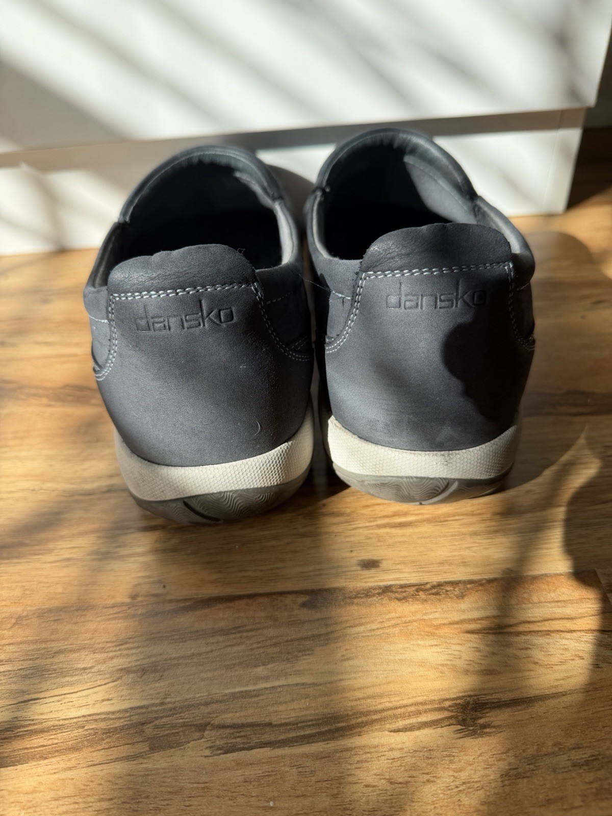Dansko Patti Women’s 41 Navy Blue Milled Nubuck Waterproof Slip-On Clogs Vibram
