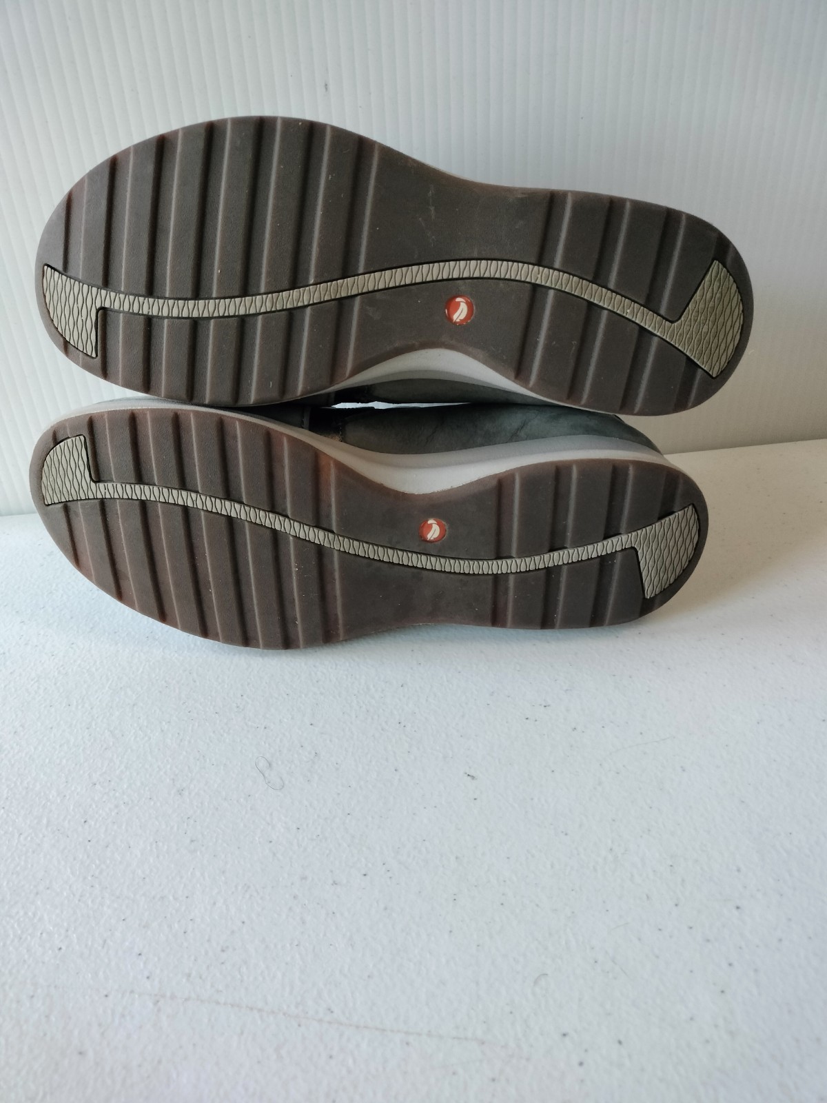 Clarks Unstructured Un Adorn Side Zip Slip On 7.5 Shoes Gray Pewter Travel