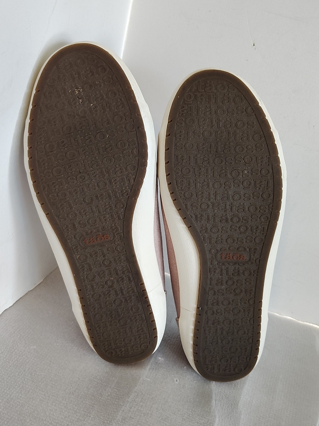 8.5 WORN ONCE Taos STAR Washed Canvas Low Top Sneakers Shoes Blush Lavender