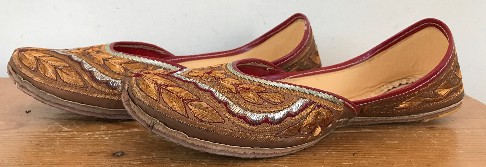 Punjabi Juti Red Gold Floral Embroidered Leather Flats Shoes India US 8