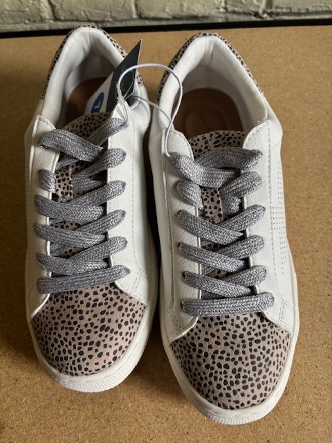 Universal Thread Women’s Cadey Memory Foam Sneaker White/Animal Print US Size 7
