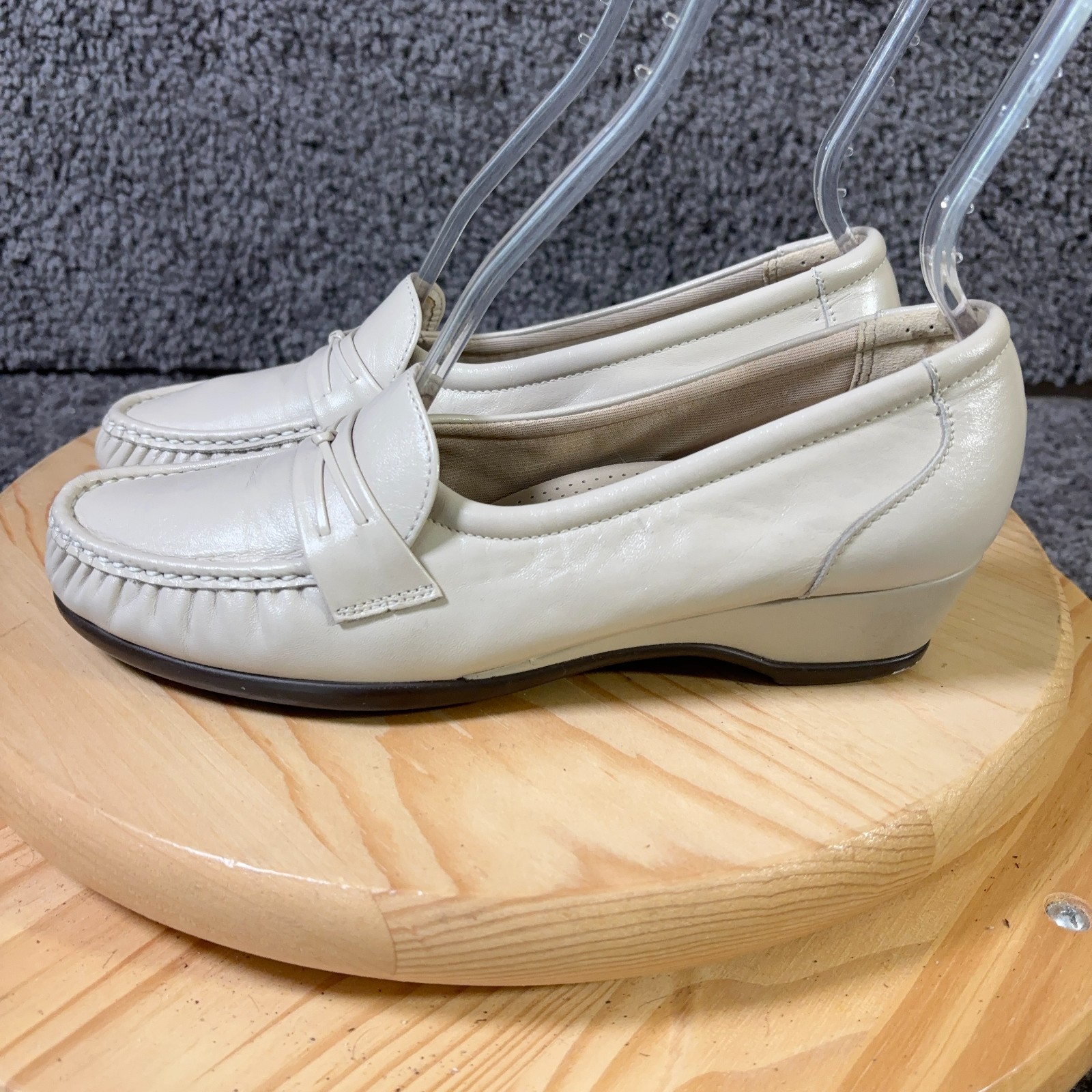 SAS Easier Loafers Womens Size 9 Leather Cream Tripad Comfort Shoe Made in USA