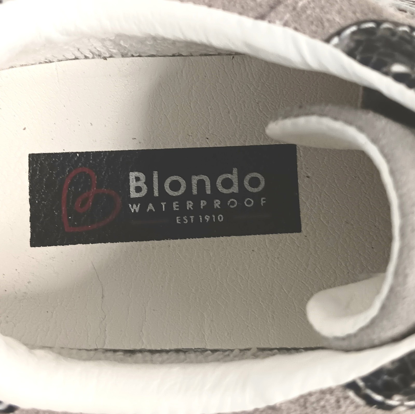 Blondo Snake Waterproof Casual Sneakers Size W 7.5 Fashionable Edgy EUC