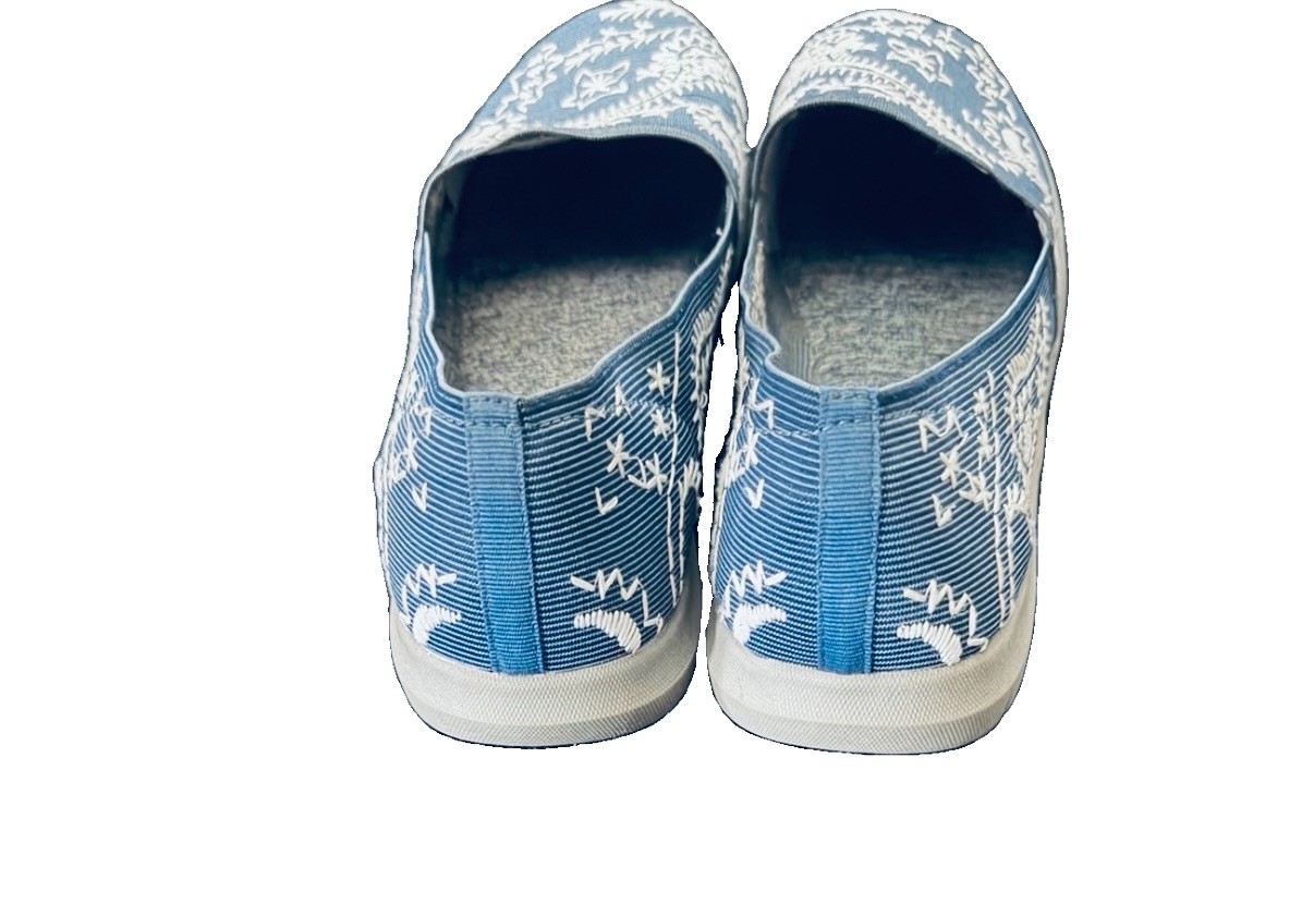 YUU Blue White Embroidered Shoes Slip-On Comfort Stretch Flats Size 11