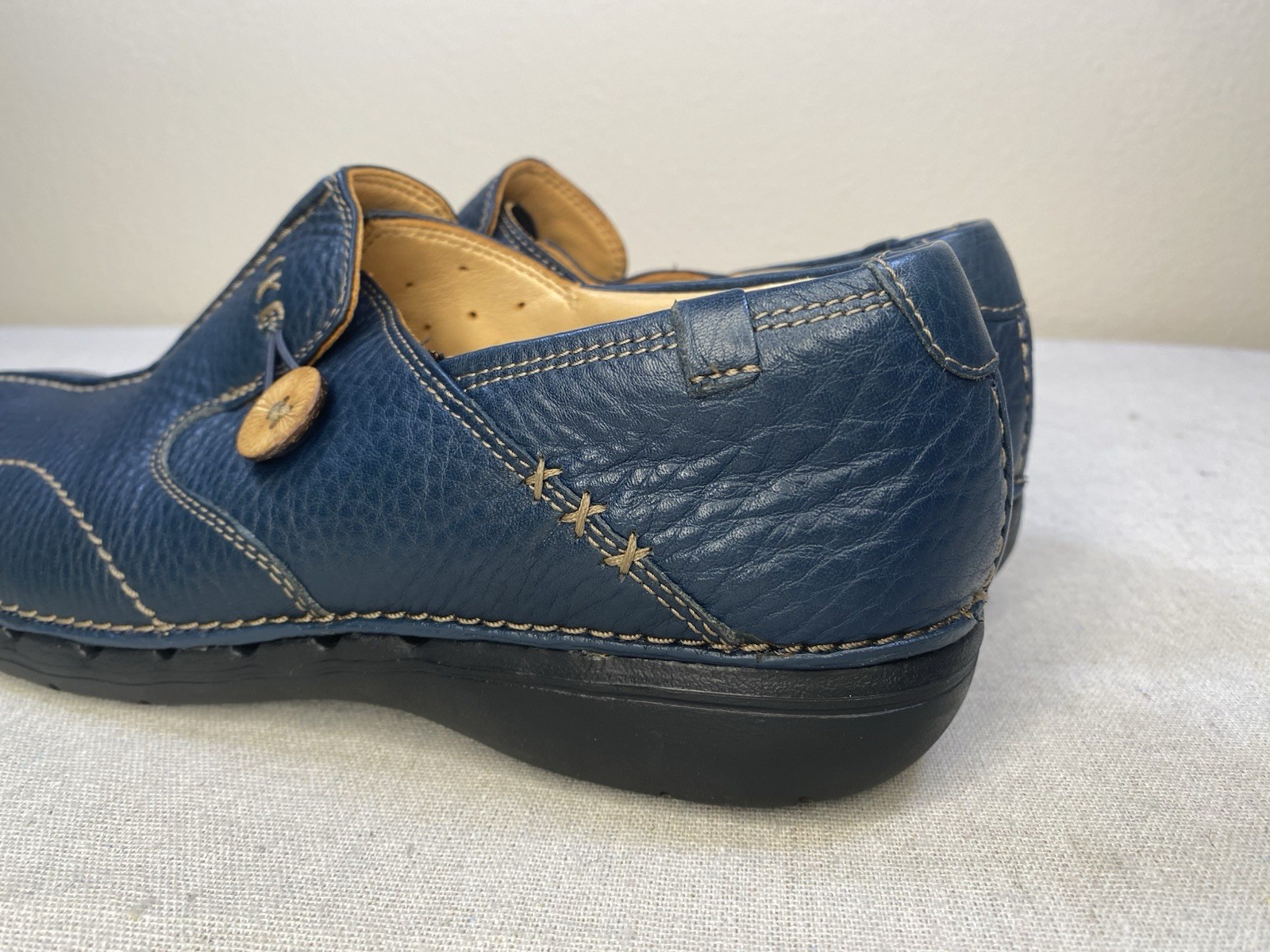 Clarks Unstructured Un.Loop Blue Leather Womens 9 US/40EU Slip-On Comfort Shoes
