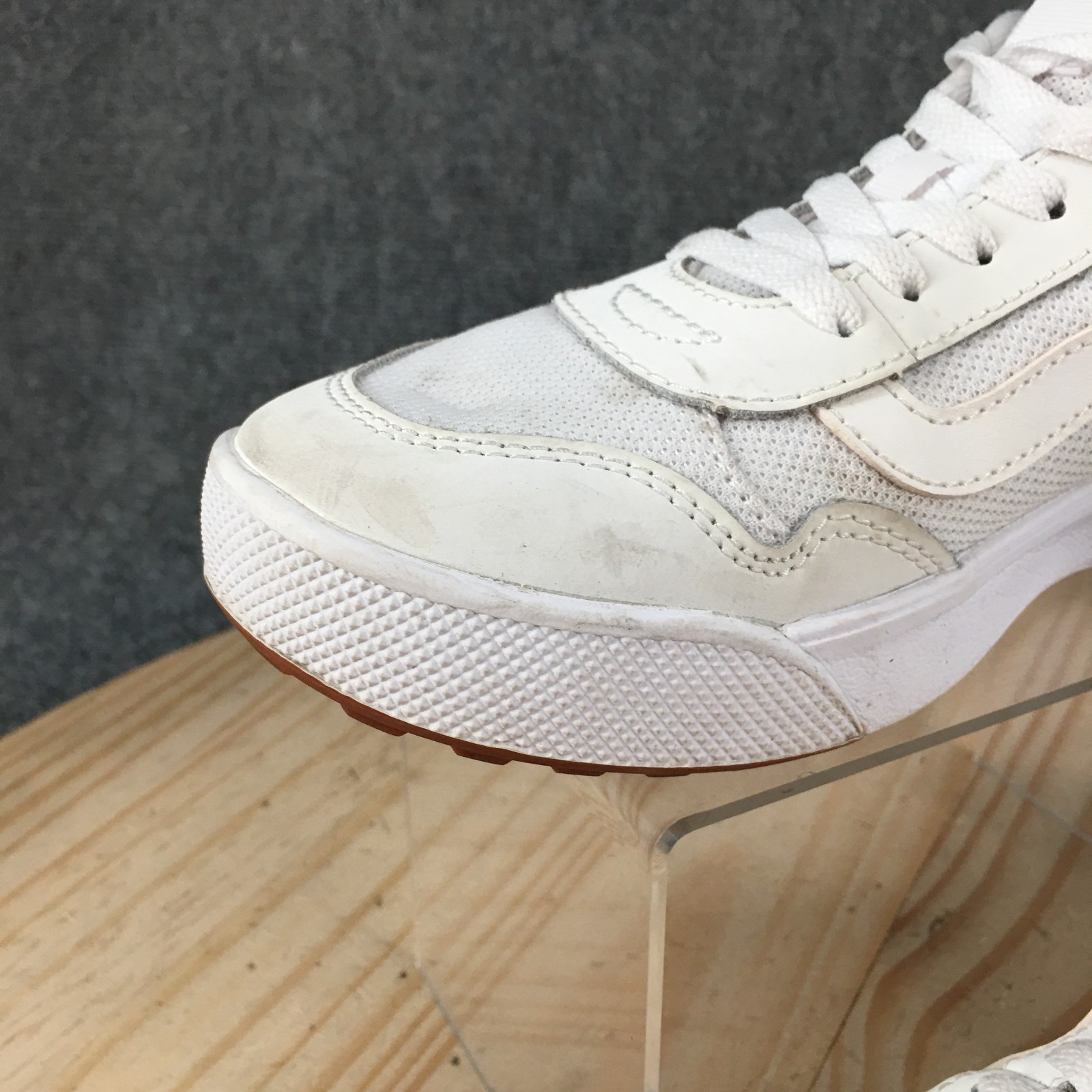 Vans Range EXP Shoes Womens 8 Lace Up Sneakers Low Top Casual Comfort White