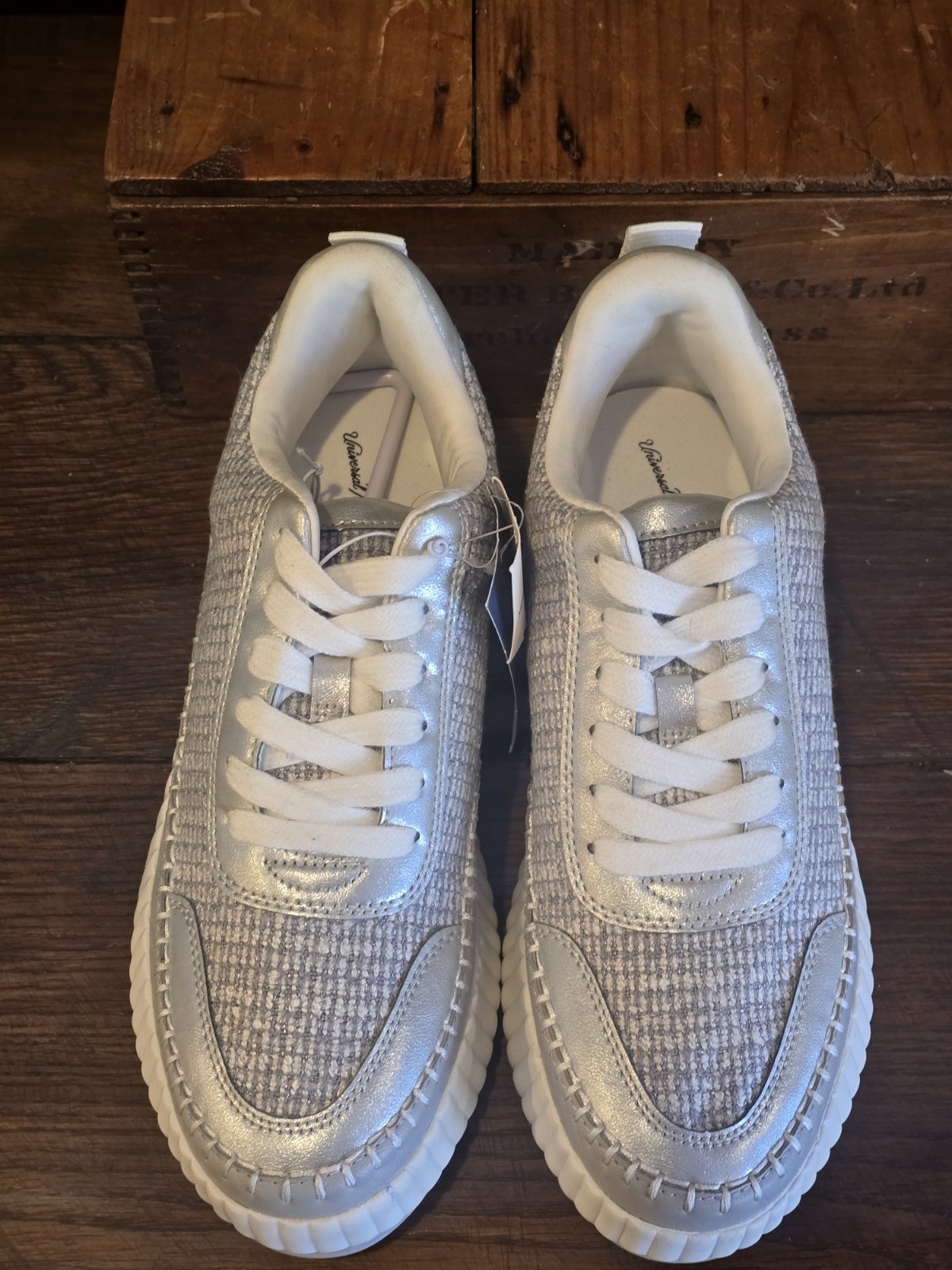 Universal Thread Womens Silver Persephone Sneakers Memory Foam Sz 8.5 New w Tags