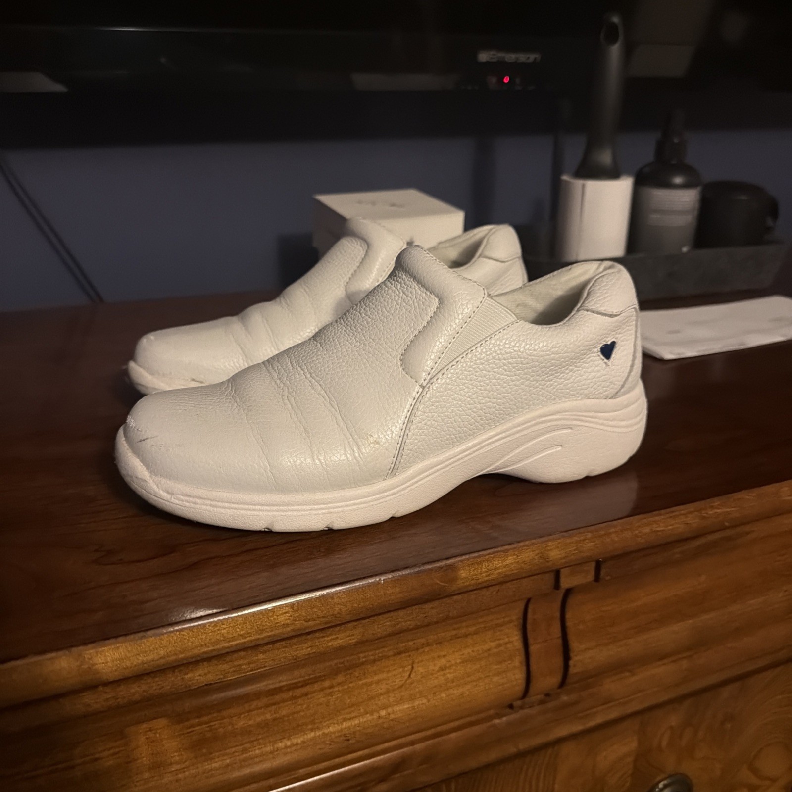 WORE TWICE Nurse Mates Dove White Leather Nursing Shoes Women’s 6.5