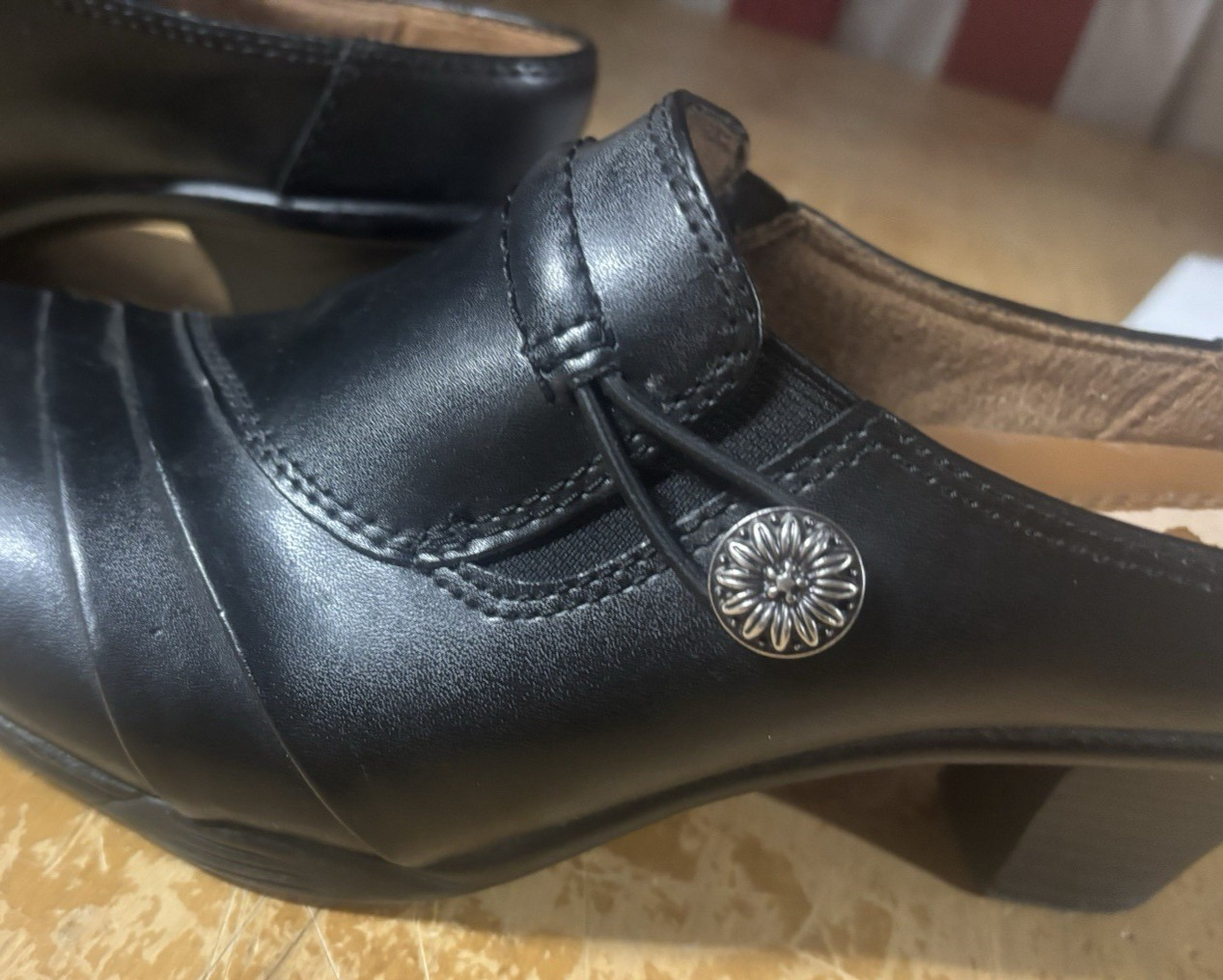 Earth Spirit Elaine Black Leather Classic Clogs Shoe Womens 7.5 Mule Witch Heels