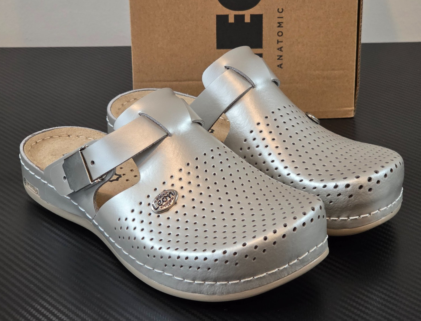 Size US 6 (EU37) Leon Women’s 950 Leather Slip-on Champagne Mule Clogs