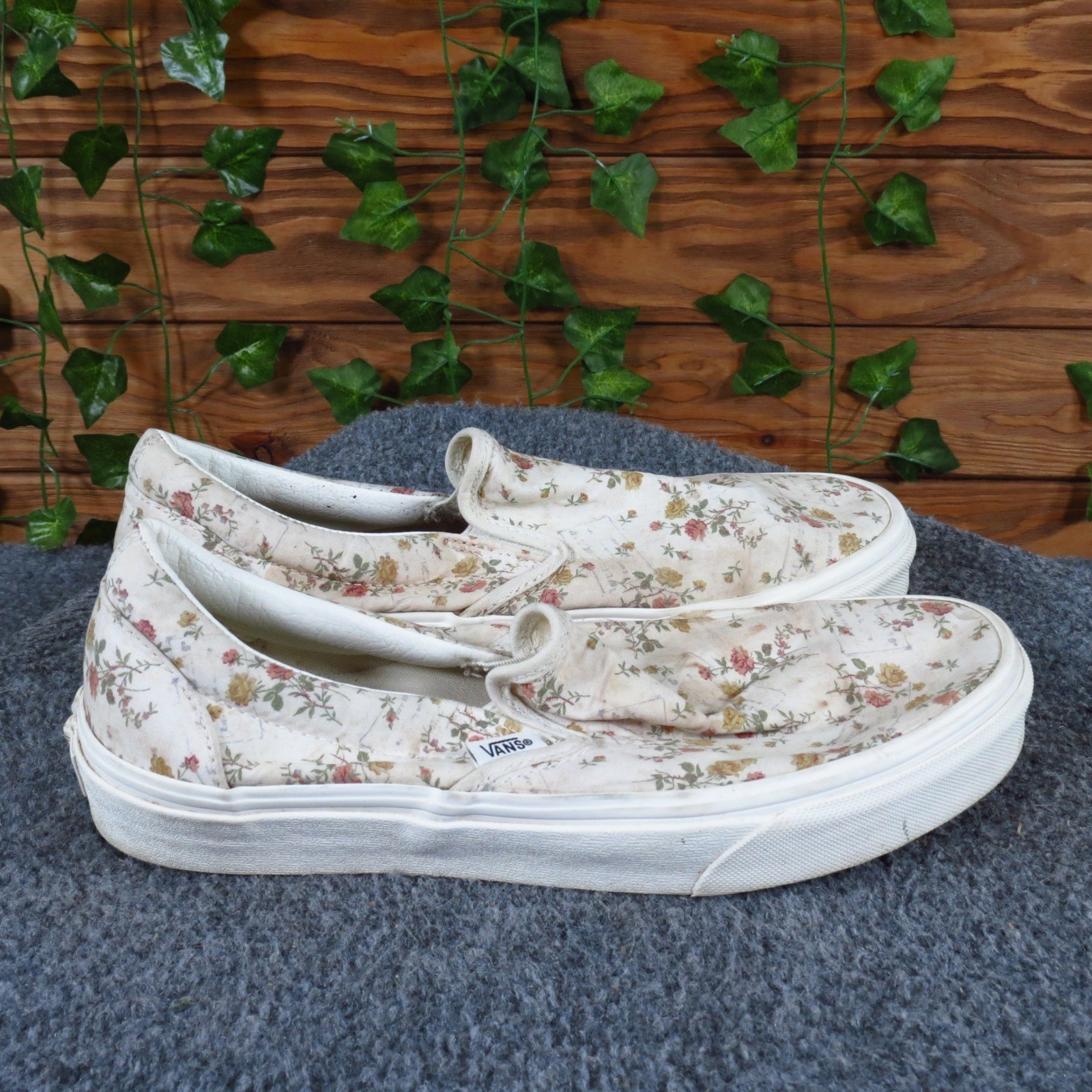 Vans Classic Slip On Women 8.5 Skate Shoes Vintage Floral Marshmallow Canvas