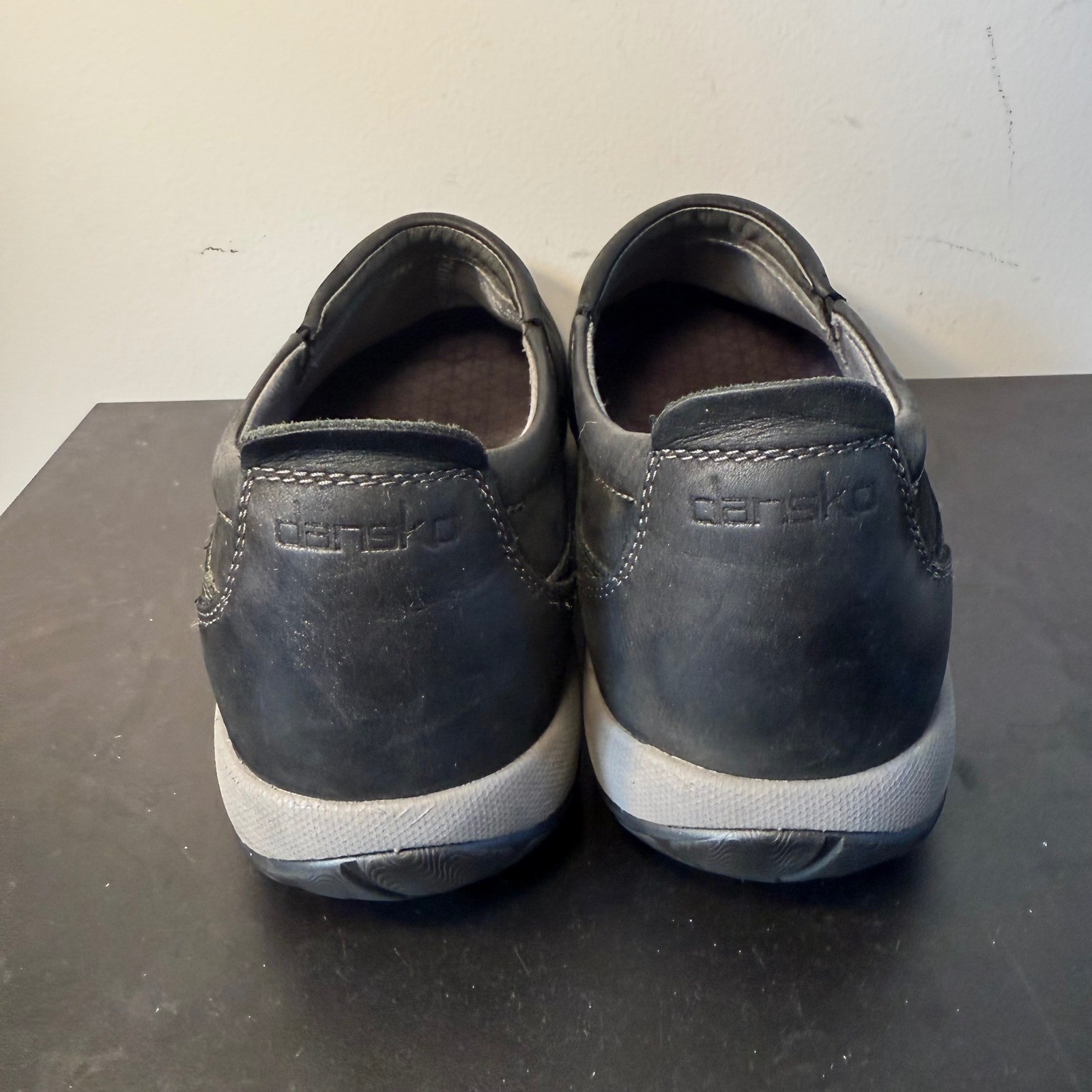 Dansko Patti Slip-On Shoes Black Nubuck Leather Vibram Womens Size 40 / 9.5