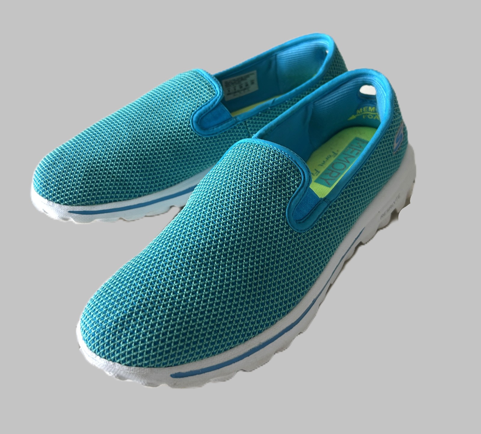 Skechers Go Walk Memory Foam Fit Slip-on Shoes Size 9M in Turquoise