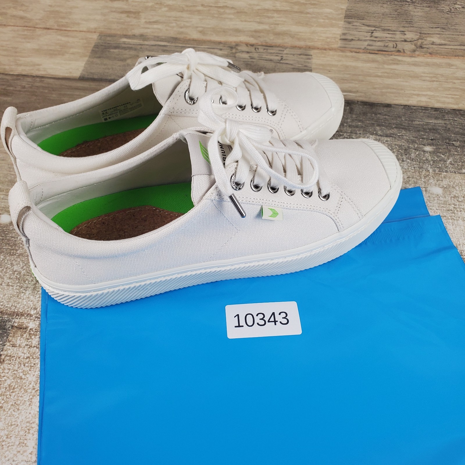 Cariuma OCA Low Shoe Mens Sz 8.5 /Womens 10 Running Off-White Canvas Lace Up