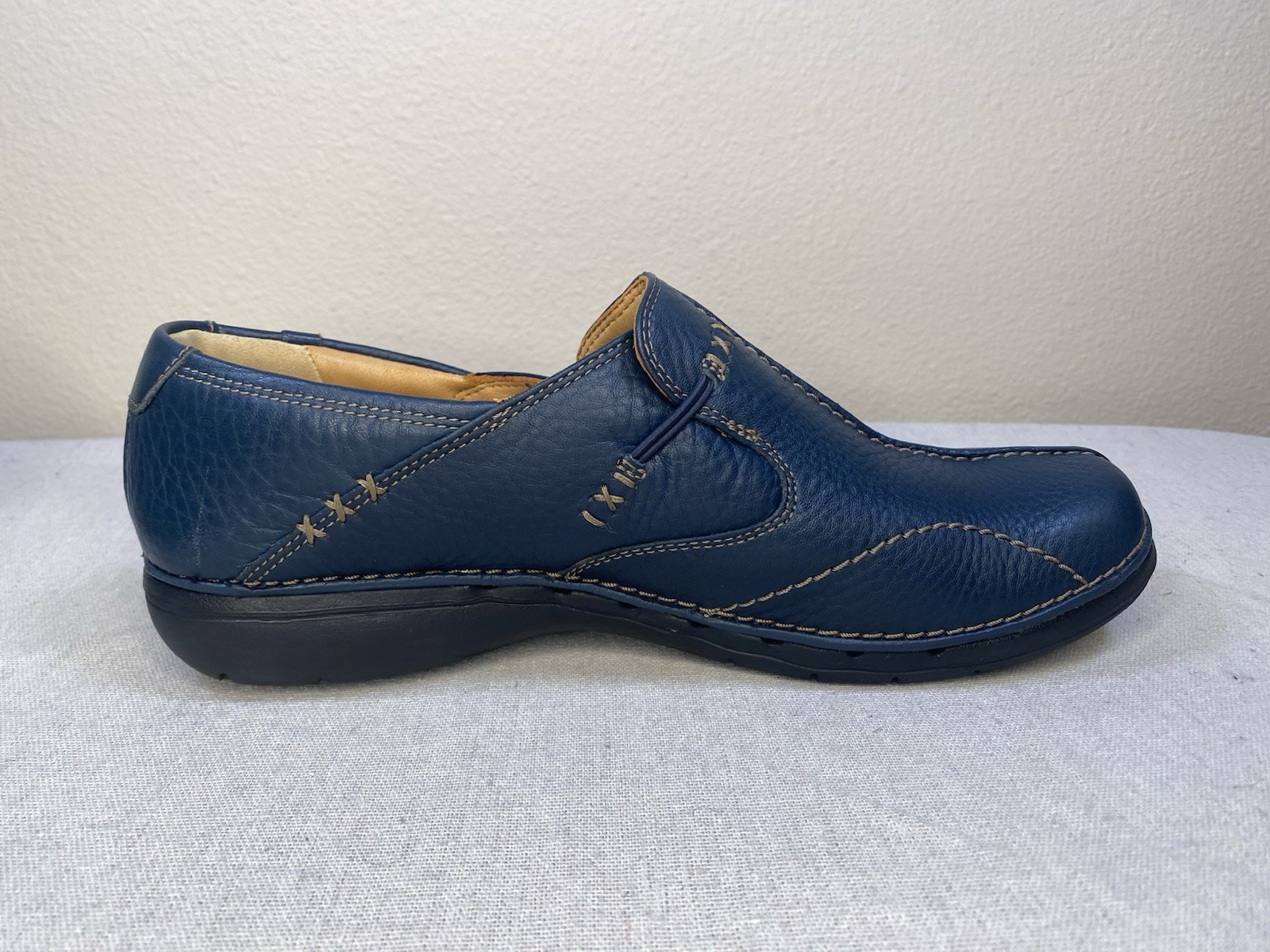 Clarks Unstructured Un.Loop Blue Leather Womens 9 US/40EU Slip-On Comfort Shoes