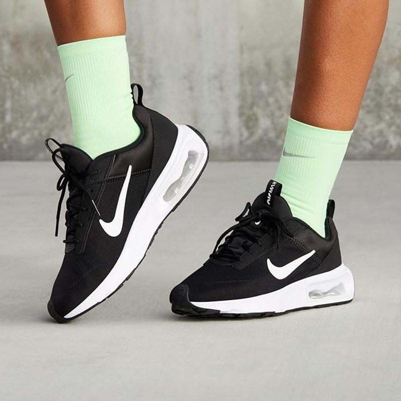NWT NIKE Women’s Sneaker, Black/White-SZ 9.5
