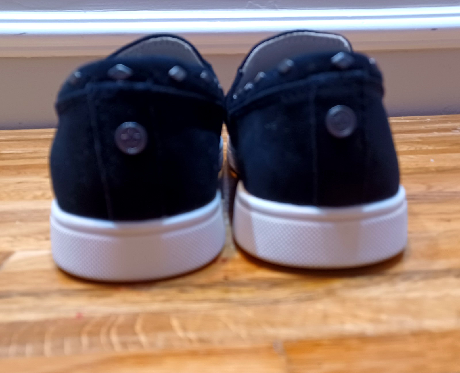 Spenco Santa Barbara Women’s Size 6 D Sneakers Rivet Slip-On Suede Shoes
