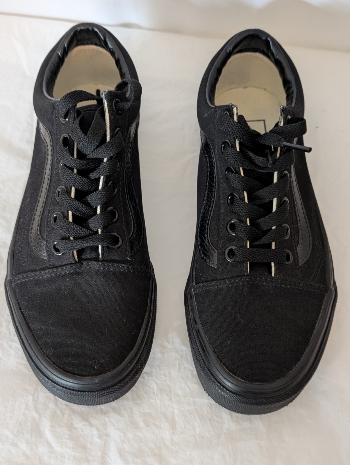 VAN’S LACE UP SKATEBOARD SHOE WOMEN’S 7 MEN’S 5 EUR 37