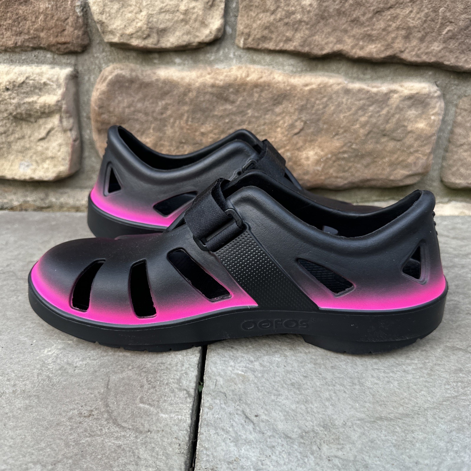 Oofos Women’s 12 Men’s 10 OOcandoo Slip-on Recovery Sandal Shoe Black/Pink Ombré