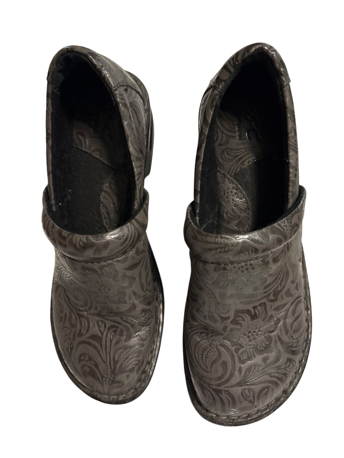 Embossed Gray Floral Slip-On Clogs Womens Size 7.5M Man-Made Upper & Sole