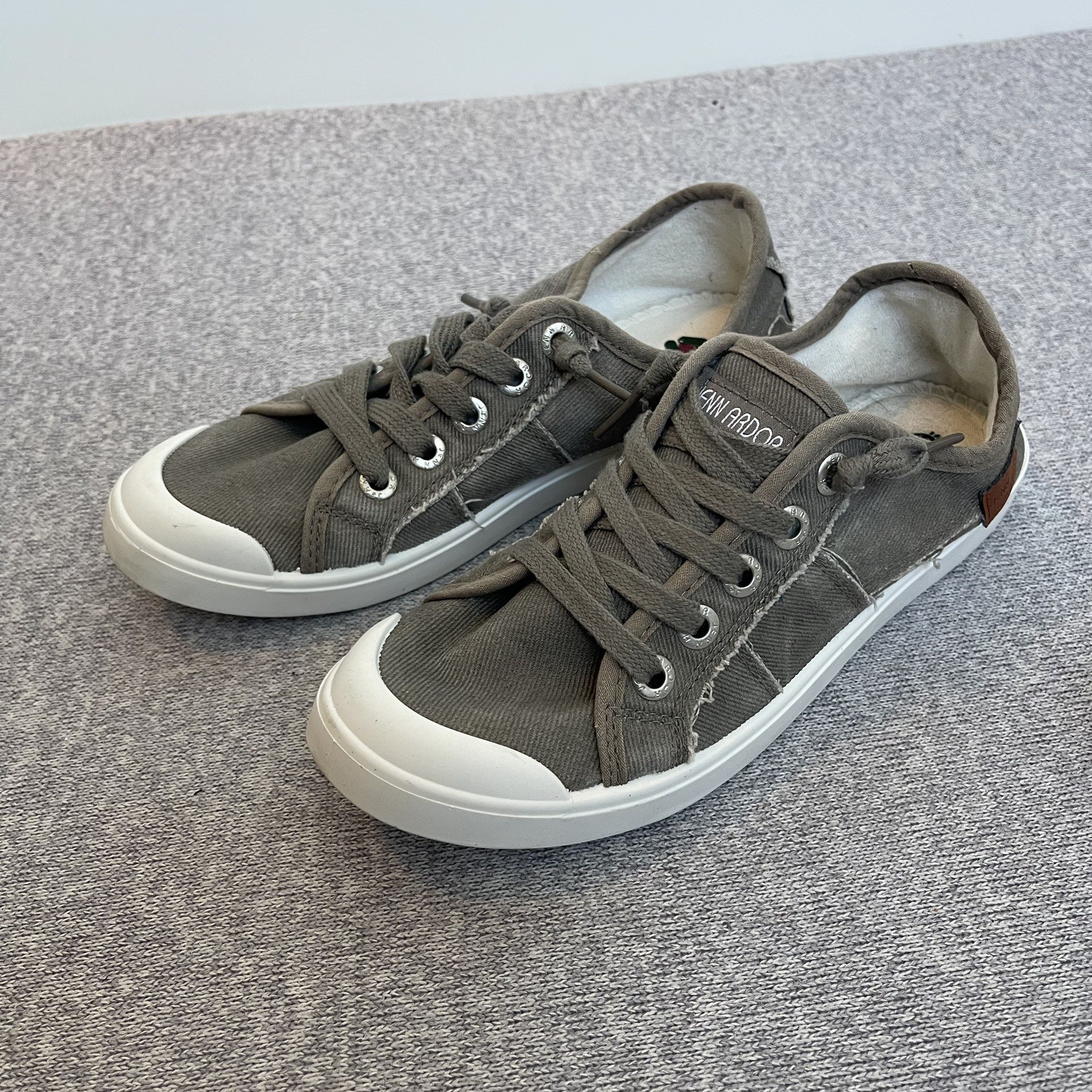 JENN ARDOR SlipOn Canvas Shoes Women Low Top Fashion Sneakers Walking Flats 6.5