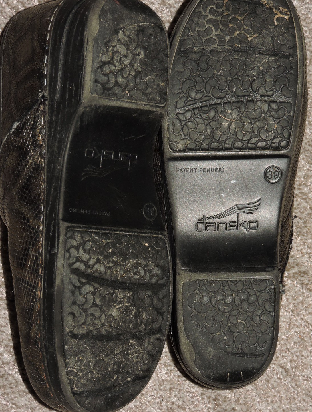 Dansko SZ 39 clogs textured blk/bronze snake print notice flaws on the edges
