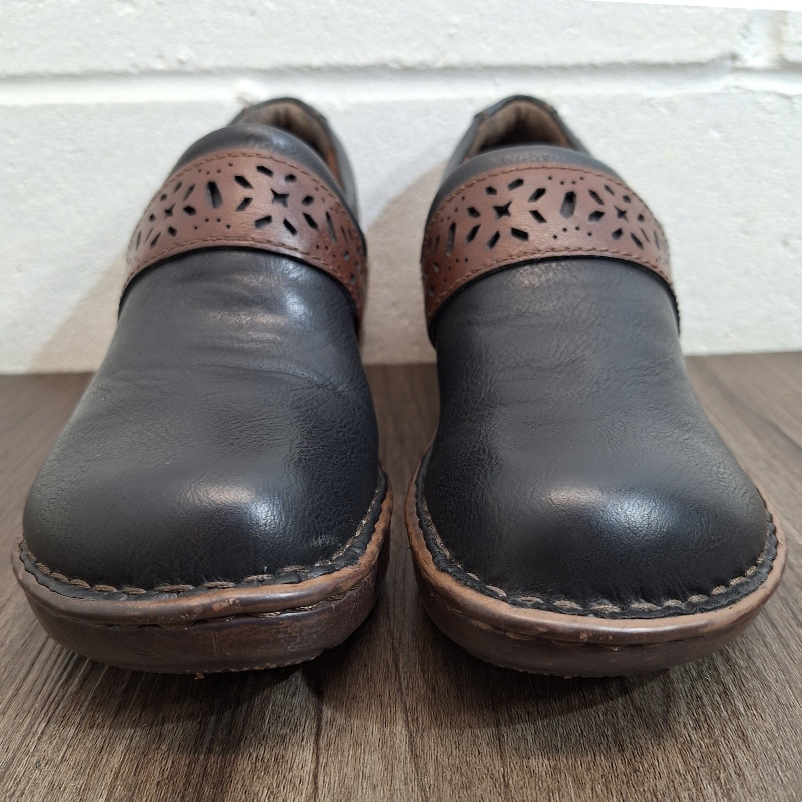 BOC Born Concept Womens Black Brown Laser Cut Floral Clogs Mules Size 6.5 Z59109