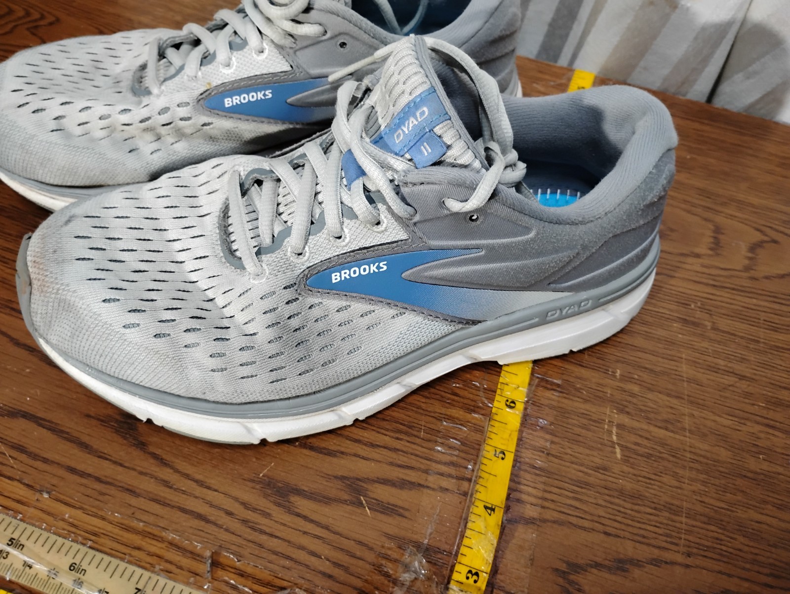 Brooks Dyad 11 Running Sneakers Womens Sz 8 Extra Wide EE Gray Athletic Shoes