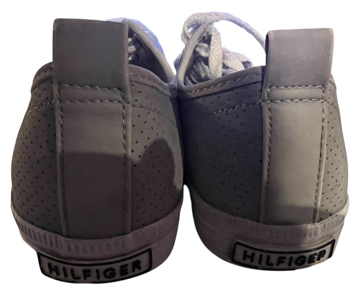 Tommy Hilfiger Womens Size 8.5 M Twanibel6-R Sneakers Gray Low Top Leather Trend