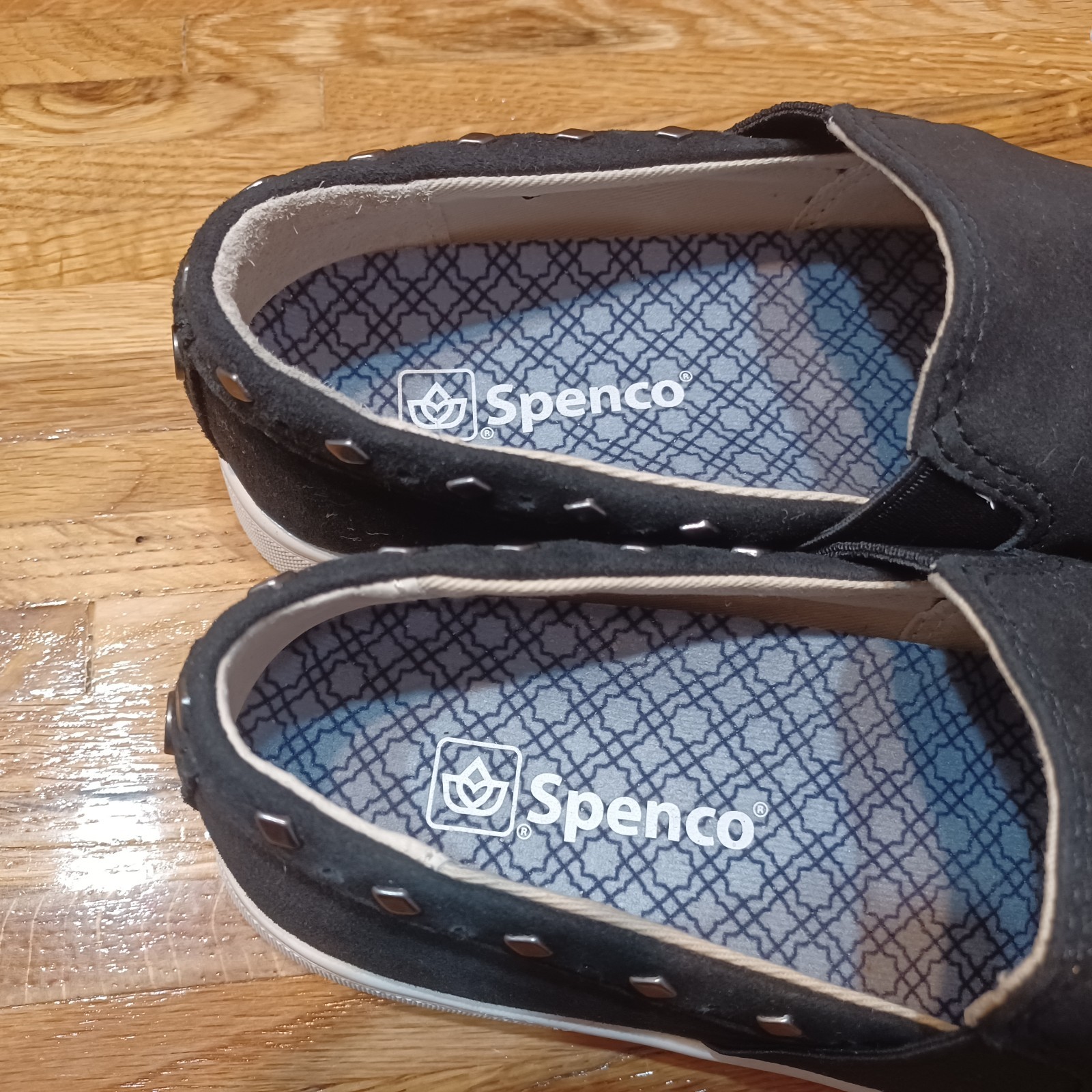 Spenco Santa Barbara Women’s Size 6 D Sneakers Rivet Slip-On Suede Shoes
