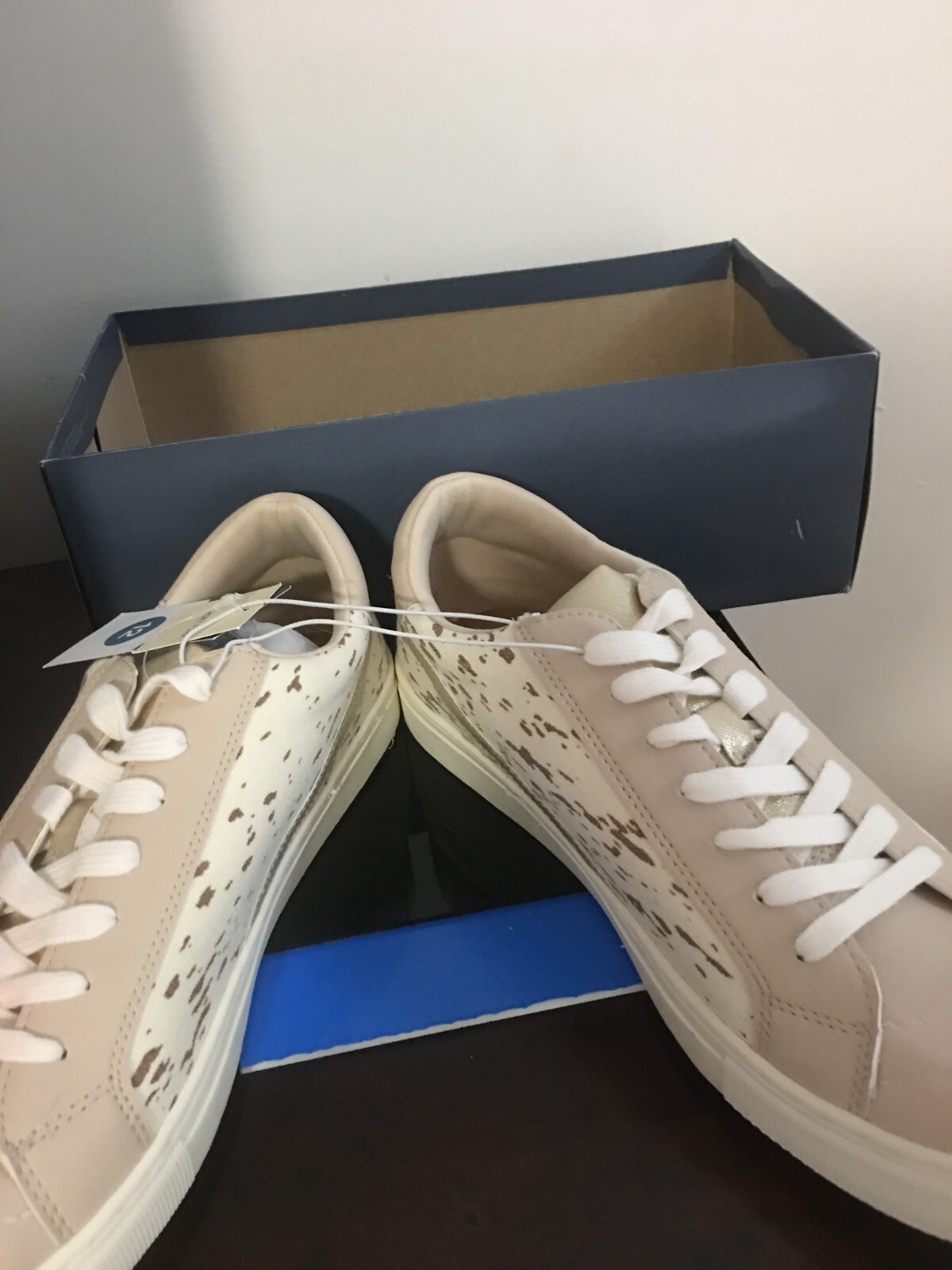 BRAND NEW WOMEN’S SIZE 12 UNIVERSAL THREAD GOLD BRITTIN SNEAKERS (NEW IN BOX)