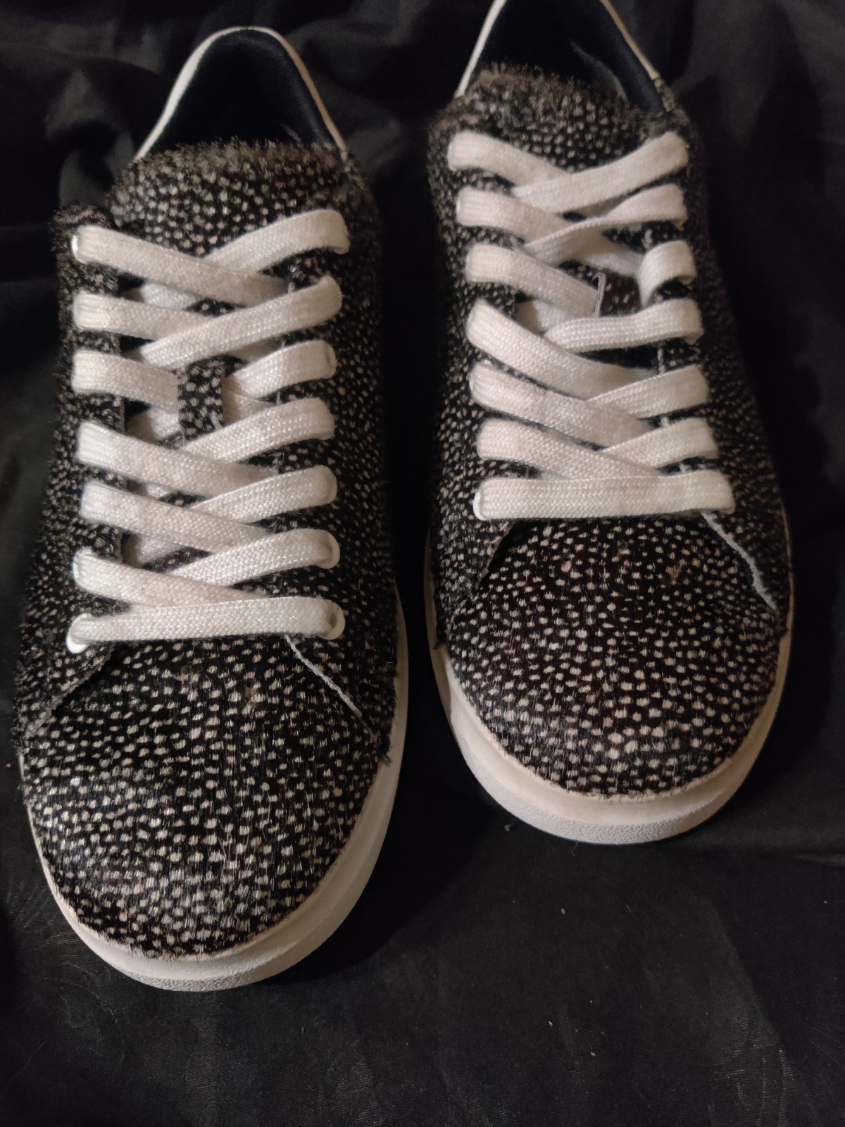 EUC Tory Burch Howell Court Spotted Haircalf Sneakers Size 6.5