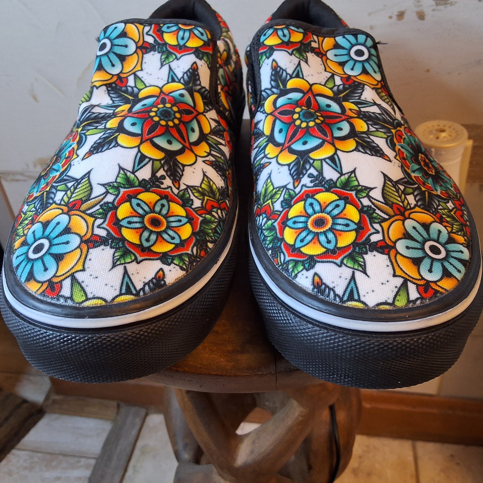 Brand New- RAAD SHOP Womans Slip On Multicolor Flowers Boho Shoes 8.5W