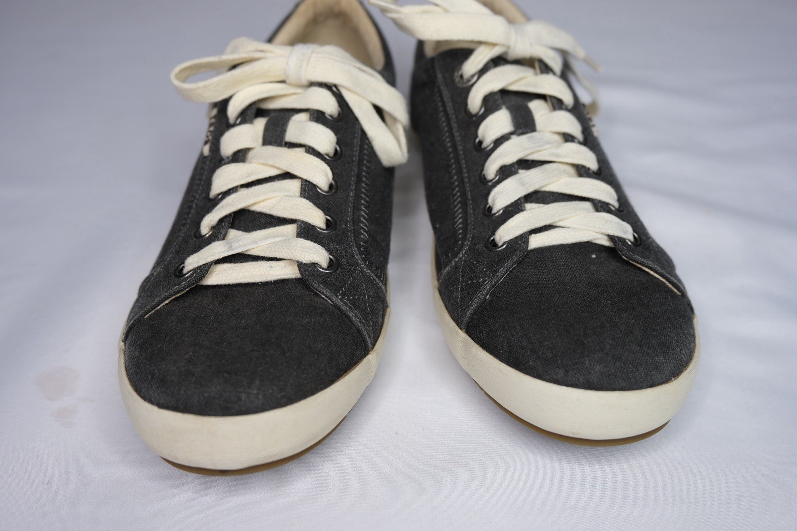 Taos Women’s Star Sneakers Size 10W Lace Up Comfort Shoes Charcoal Grey Wash
