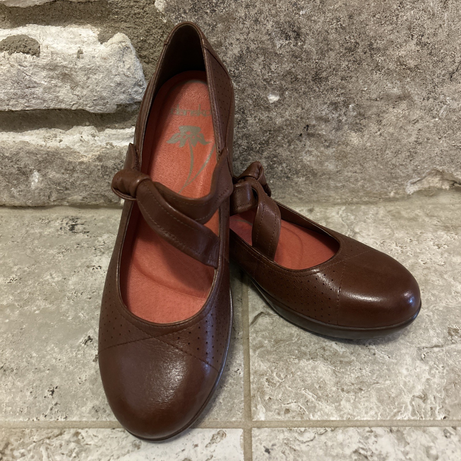 Dansko Leather Mary Janes Deidra Knot Brown Cognac Hook Loop Sz 39/8.5 NWOB