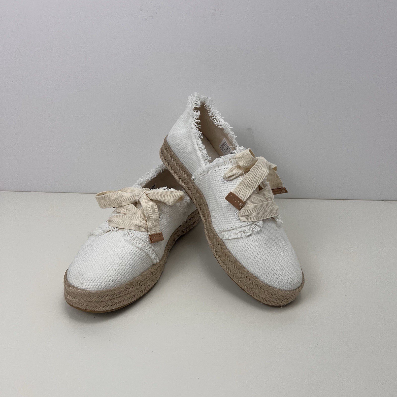 NWOT Woman’s Size 10 Sneakers TOMS Carolina Lace Up Platform Espadrille Sneaker