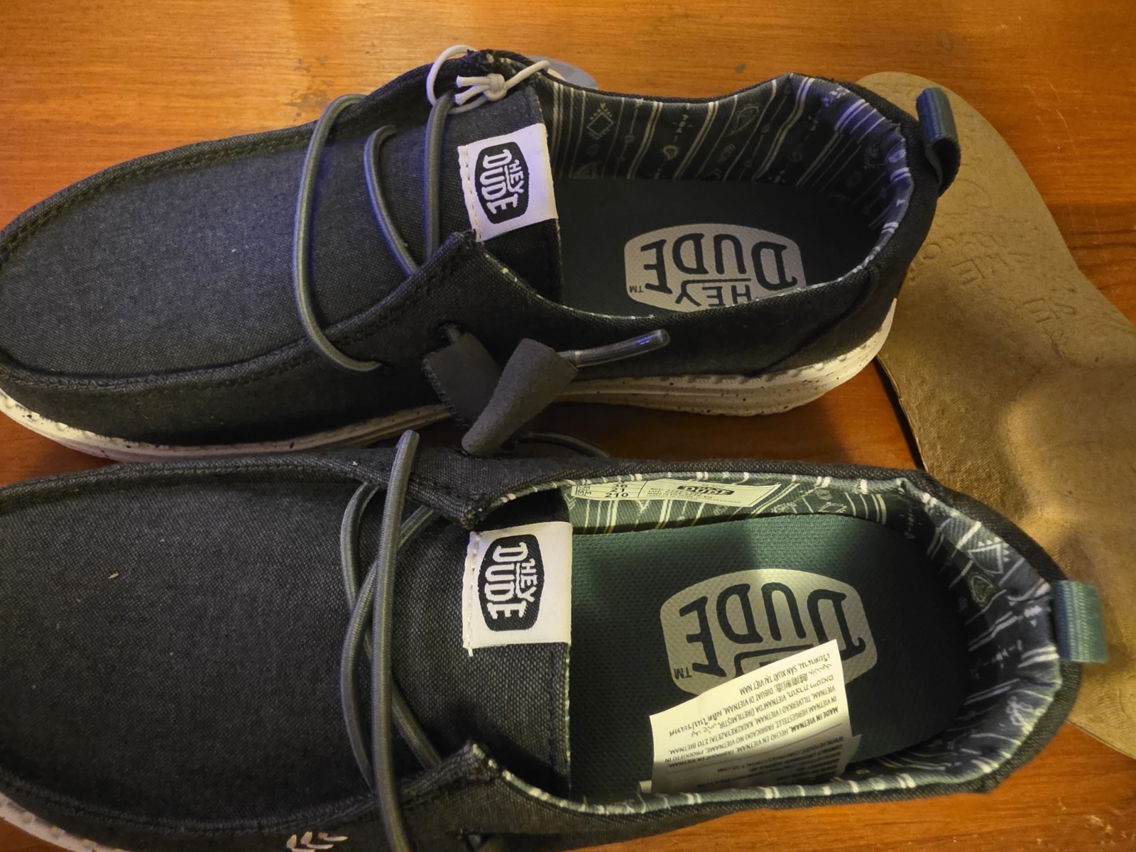 Hey Dude Shoes Women’s 5 Wendy Black Chambray New W/O Box