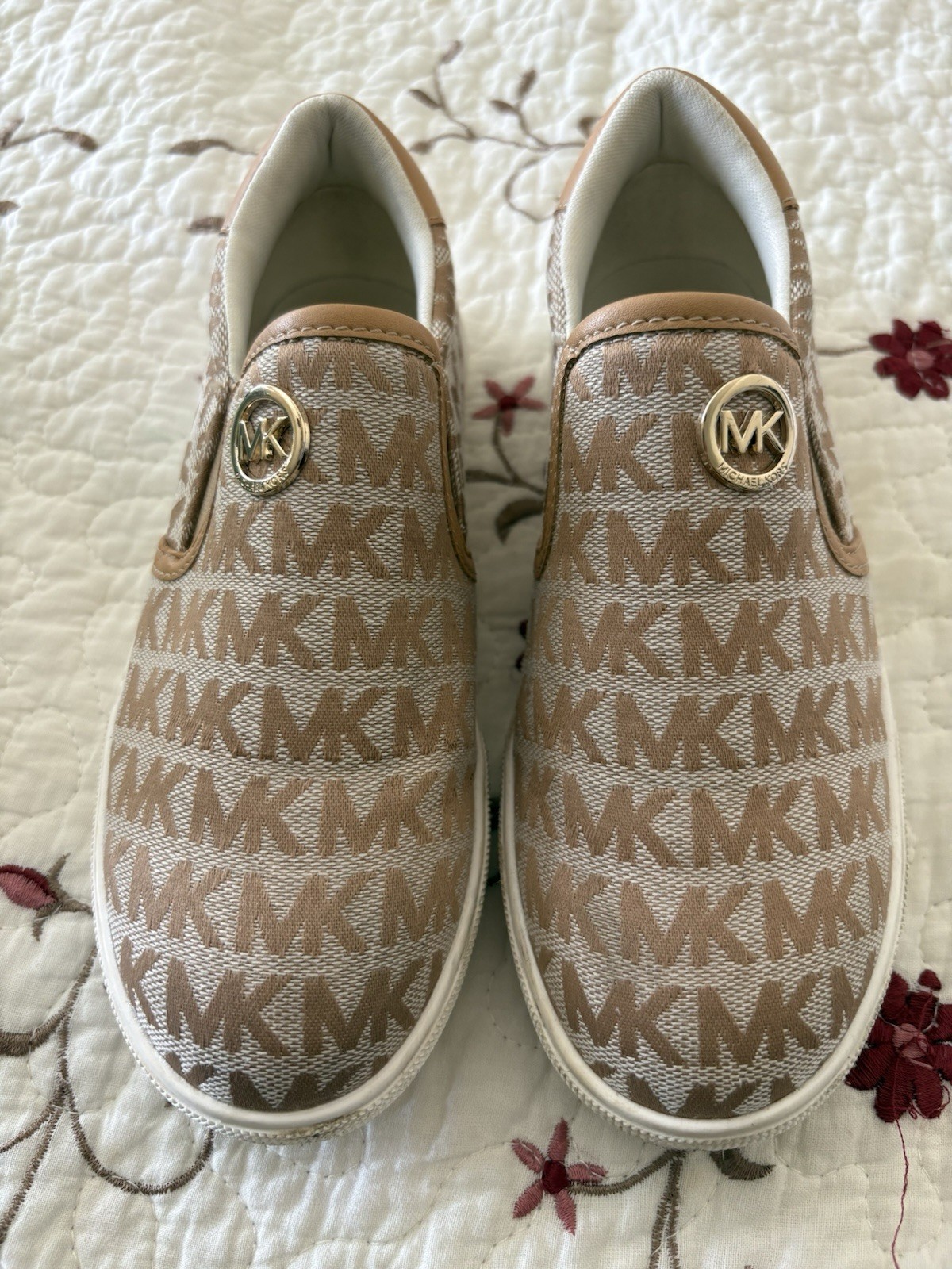 Michael Kors Kid’s Logo Slip-On Comfort Beige Brown White Flat Shoes. Kid size 1
