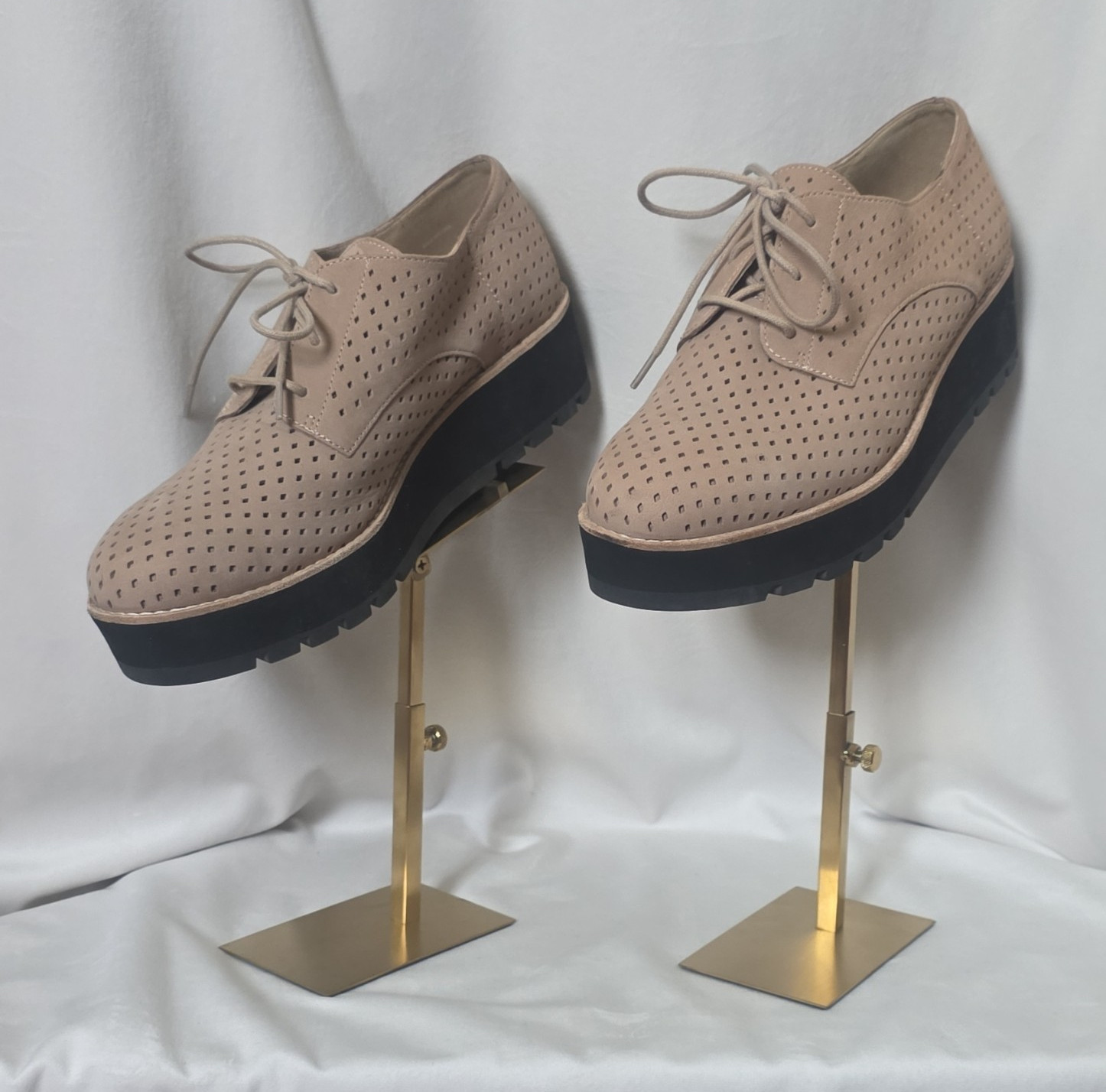 NWT Eileen Fisher Beige Perforated Leather Oxford Wedge Women’s 9.5 M Lace Up