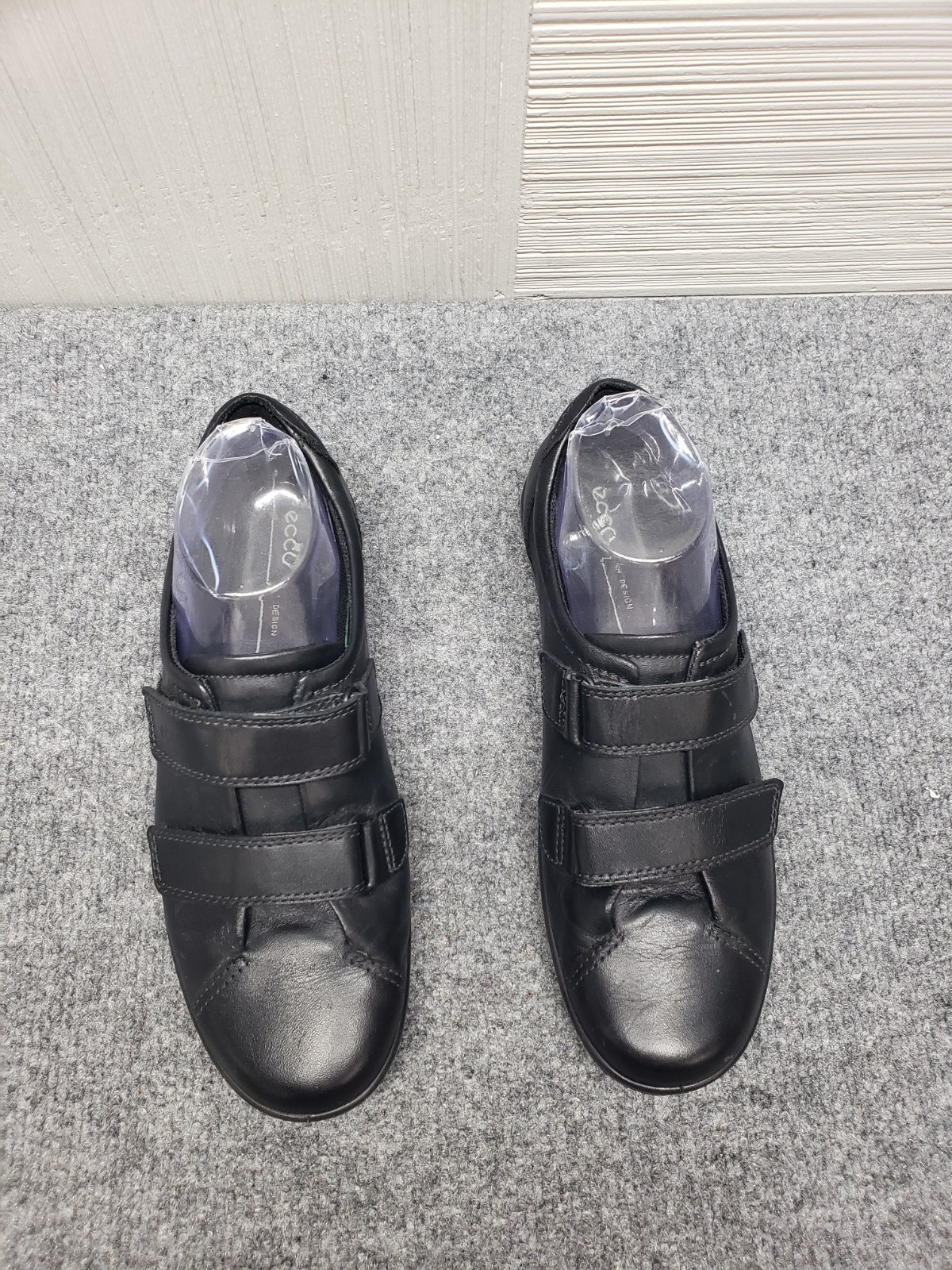 Ecco Women Sneaker 9.5 Black Leather Strap Hook & Loop Round Toe Casual Shoes