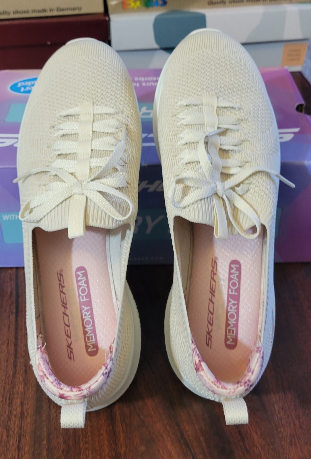 Skechers Women’s 9W Slip-on Faux Tie Flourishing Views-Natural
