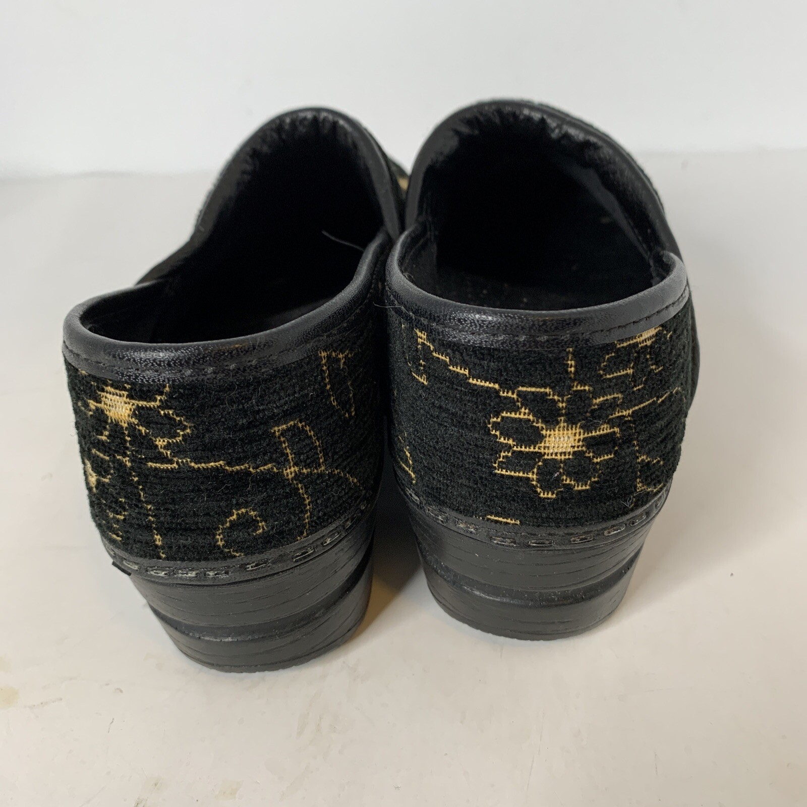 Dansko Women’s Cloth Soft Clogs Black and Gold Flowers Floral Nursing EU 39